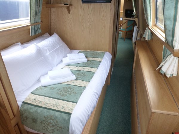  Cross bed Unmade 